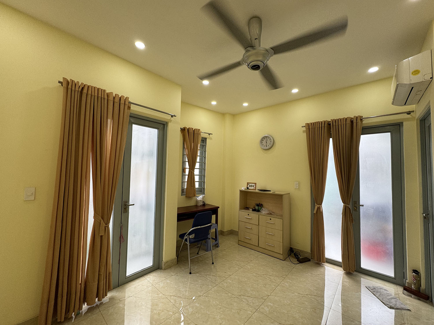Nhà phố 3 lầu, góc 2 mặt tiền hêm 6m khu cao cấp Hồ Biểu Chánh, hẻm thông ra HVBánh, LVSỹ, Q.PNhuận